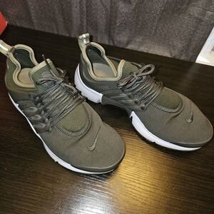 Nike Men's Olive Sneakers